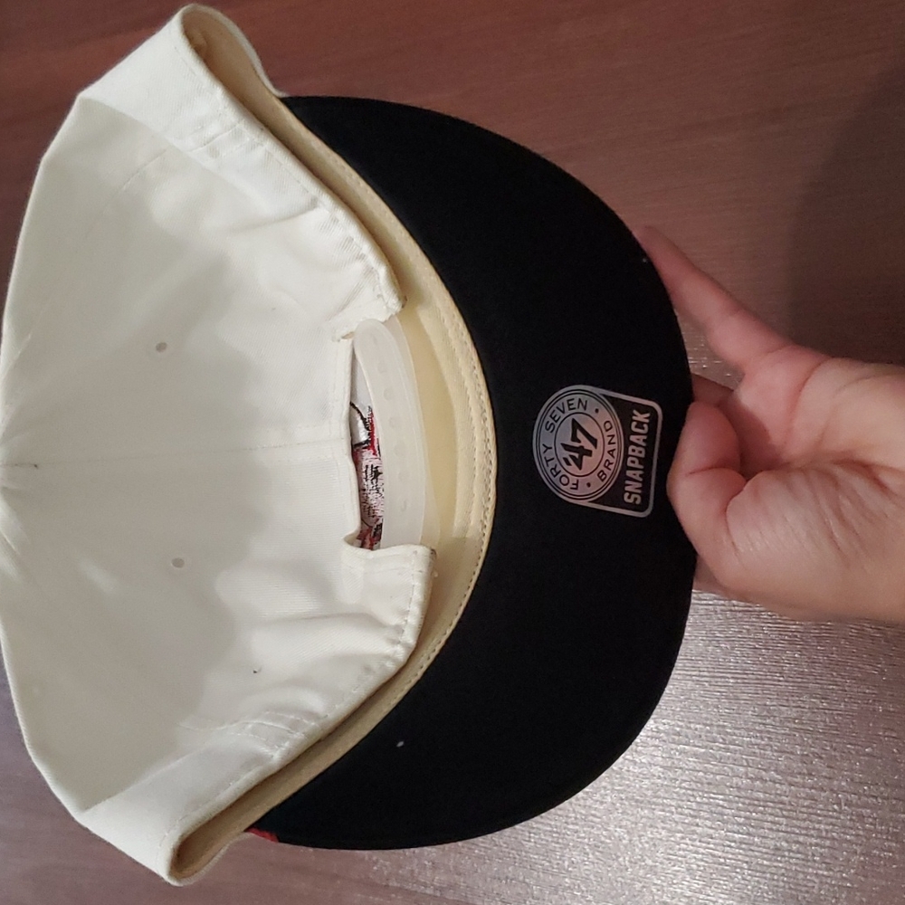 Bulls fitted hat - Picture 3 of 4